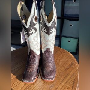 Hondo 10D Chocolate Spanish Shoulder square toe boot #3204 with 16” white upper